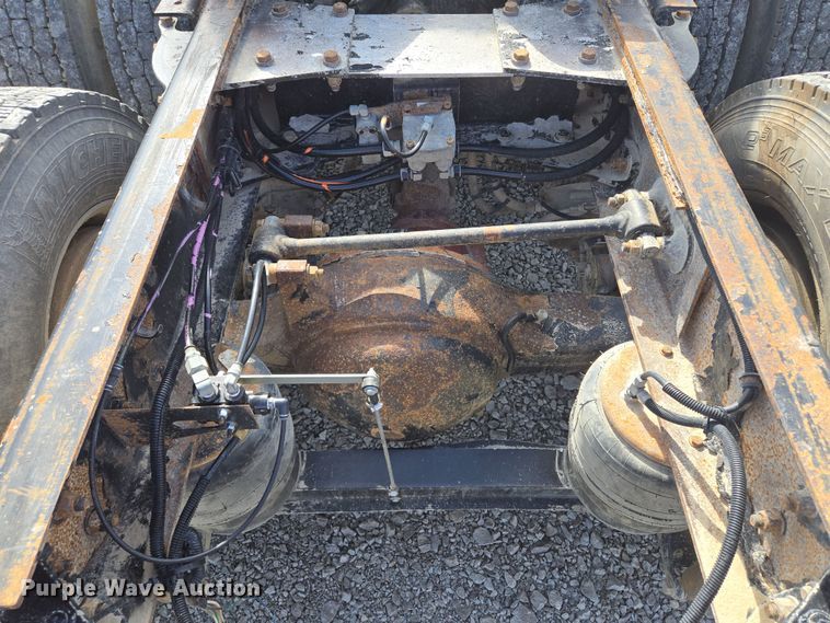 image for item EQ6895 2007 Kenworth T600 semi truck