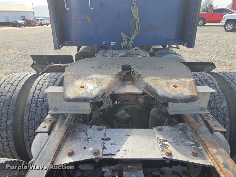 image for item EQ6895 2007 Kenworth T600 semi truck