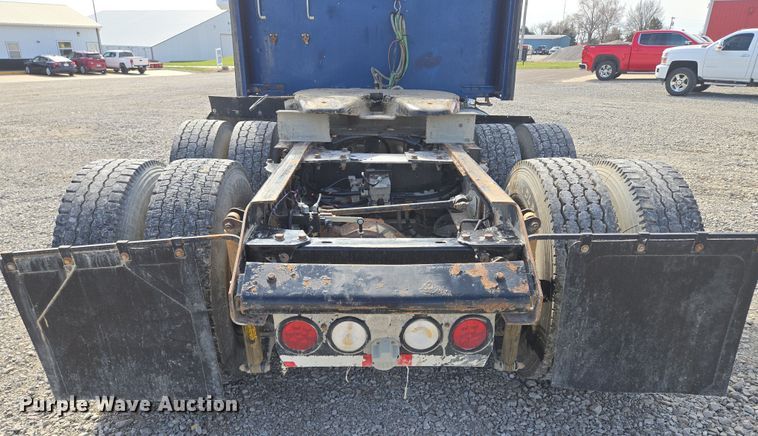 image for item EQ6895 2007 Kenworth T600 semi truck