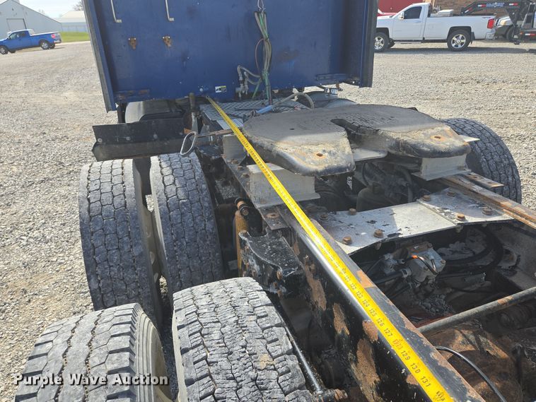 image for item EQ6895 2007 Kenworth T600 semi truck