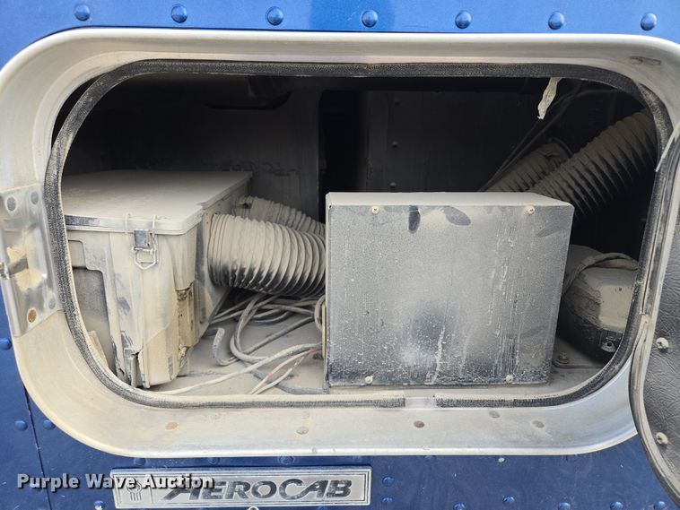 image for item EQ6895 2007 Kenworth T600 semi truck