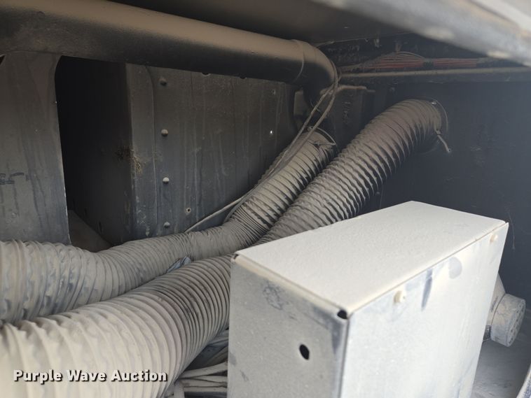 image for item EQ6895 2007 Kenworth T600 semi truck