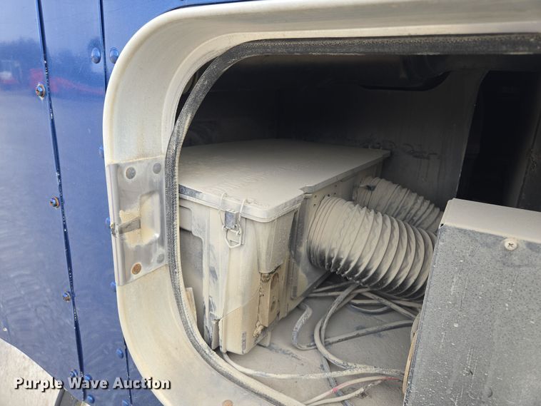 image for item EQ6895 2007 Kenworth T600 semi truck