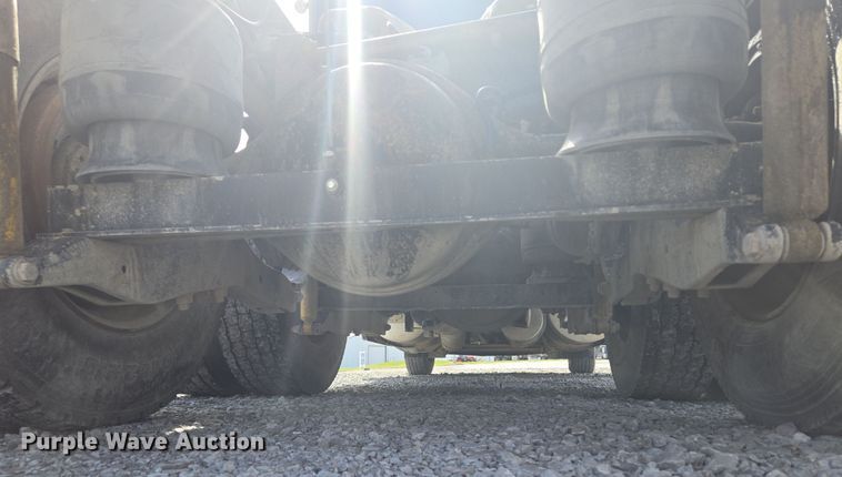 image for item EQ6895 2007 Kenworth T600 semi truck