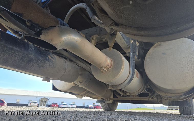 image for item EQ6895 2007 Kenworth T600 semi truck