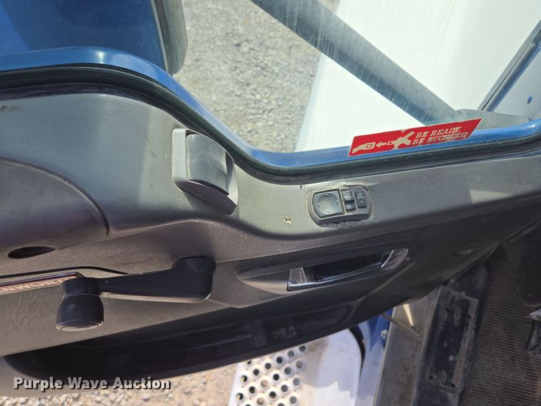 image for item EQ6895 2007 Kenworth T600 semi truck