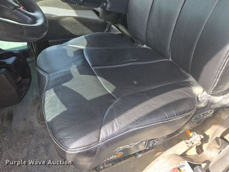 image for item EQ6895 2007 Kenworth T600 semi truck