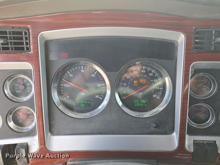 image for item EQ6895 2007 Kenworth T600 semi truck