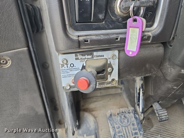 image for item EQ6895 2007 Kenworth T600 semi truck