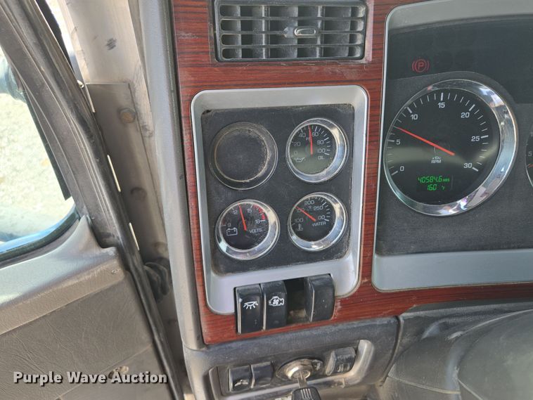 image for item EQ6895 2007 Kenworth T600 semi truck