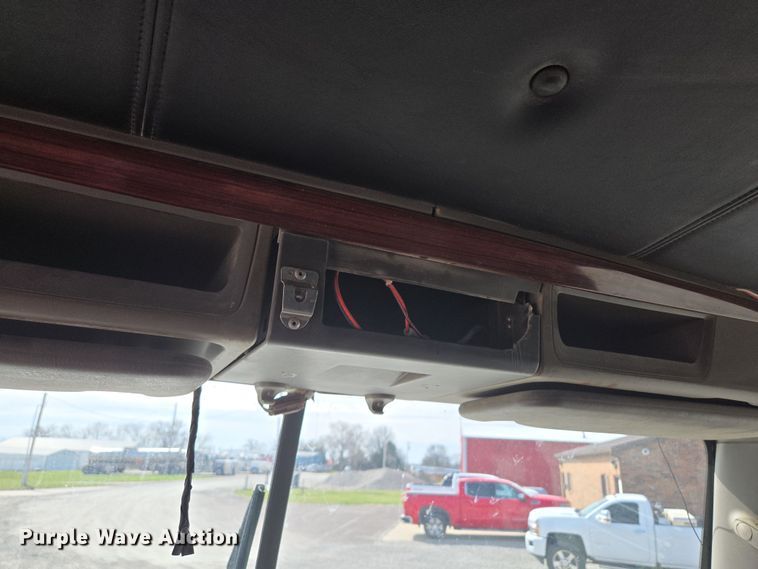 image for item EQ6895 2007 Kenworth T600 semi truck