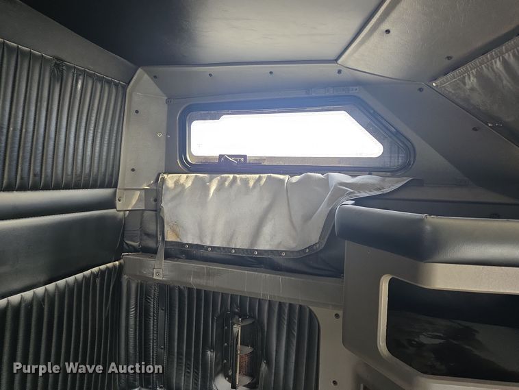 image for item EQ6895 2007 Kenworth T600 semi truck