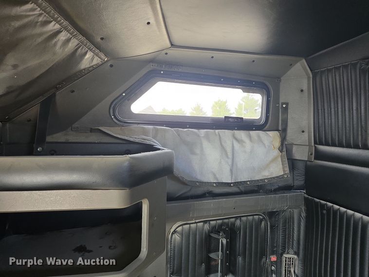 image for item EQ6895 2007 Kenworth T600 semi truck