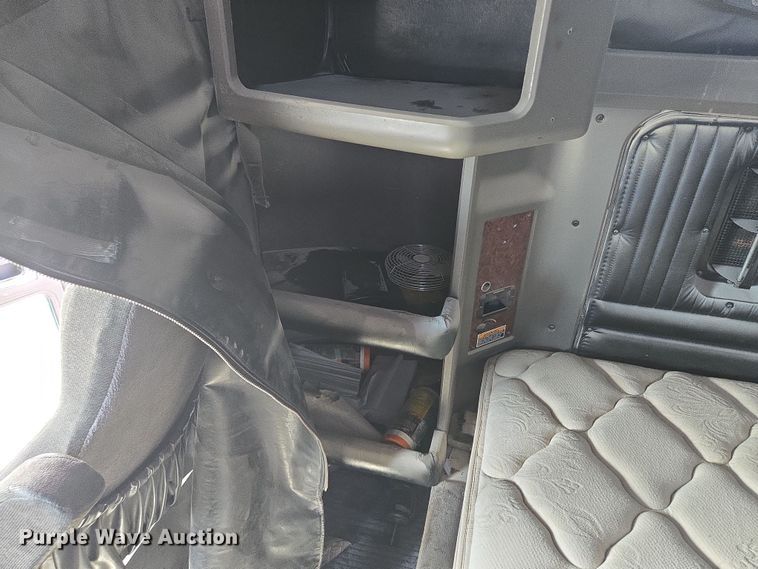 image for item EQ6895 2007 Kenworth T600 semi truck