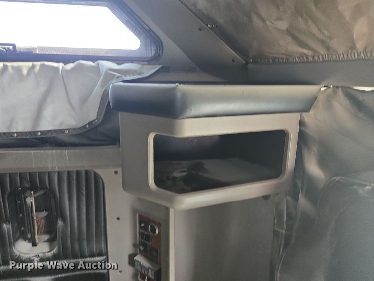 image for item EQ6895 2007 Kenworth T600 semi truck