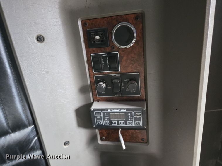 image for item EQ6895 2007 Kenworth T600 semi truck