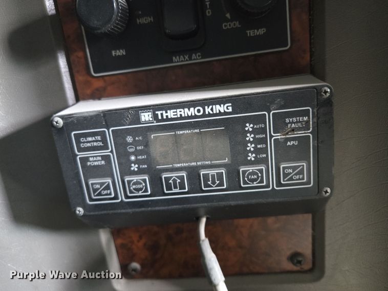 image for item EQ6895 2007 Kenworth T600 semi truck