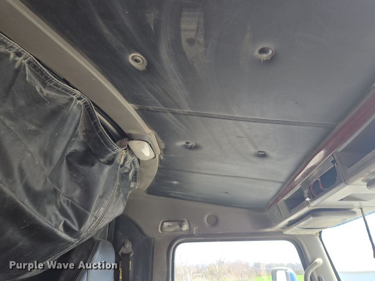 image for item EQ6895 2007 Kenworth T600 semi truck