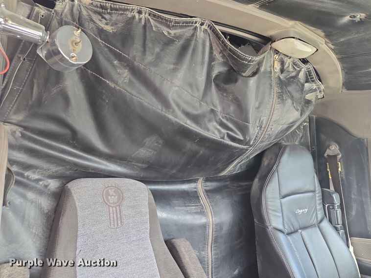 image for item EQ6895 2007 Kenworth T600 semi truck