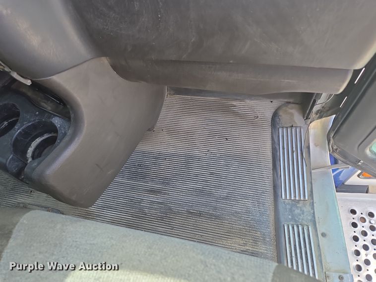 image for item EQ6895 2007 Kenworth T600 semi truck