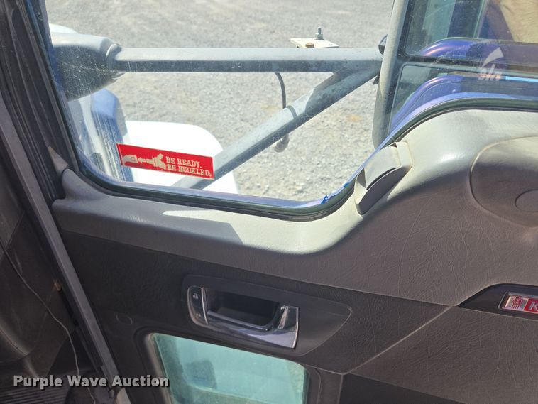 image for item EQ6895 2007 Kenworth T600 semi truck