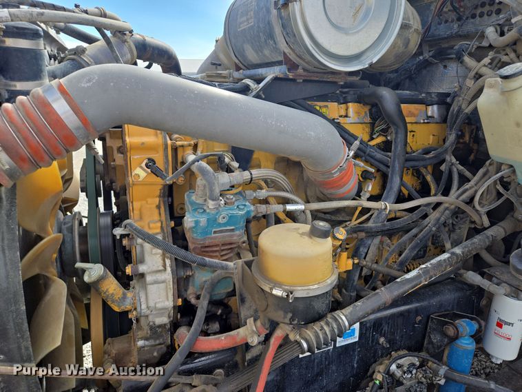 image for item EQ6895 2007 Kenworth T600 semi truck