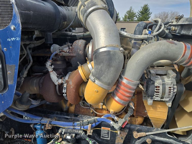 image for item EQ6895 2007 Kenworth T600 semi truck