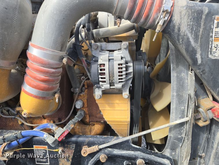 image for item EQ6895 2007 Kenworth T600 semi truck