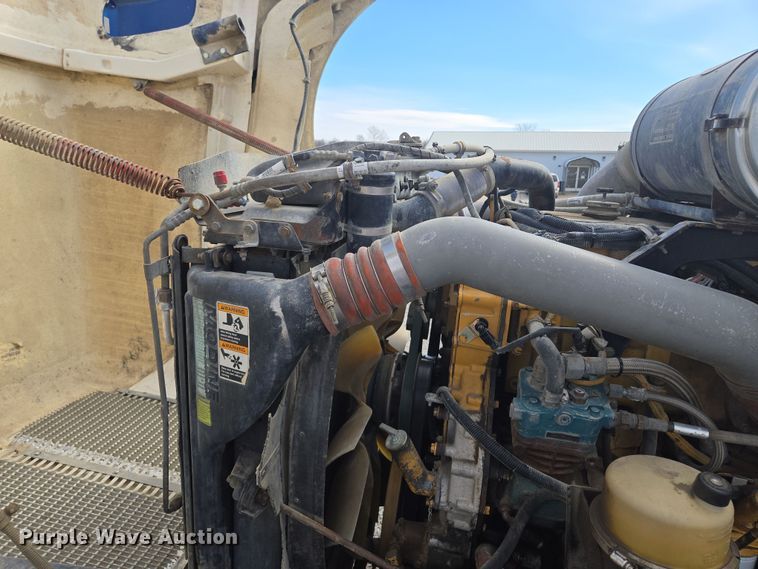 image for item EQ6895 2007 Kenworth T600 semi truck