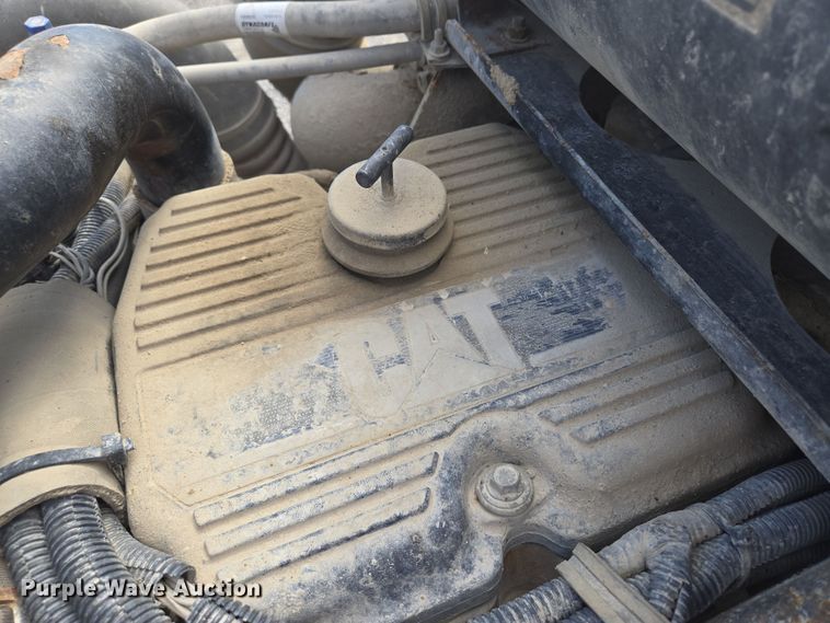 image for item EQ6895 2007 Kenworth T600 semi truck