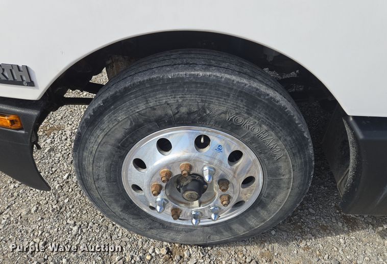 image for item EQ6895 2007 Kenworth T600 semi truck