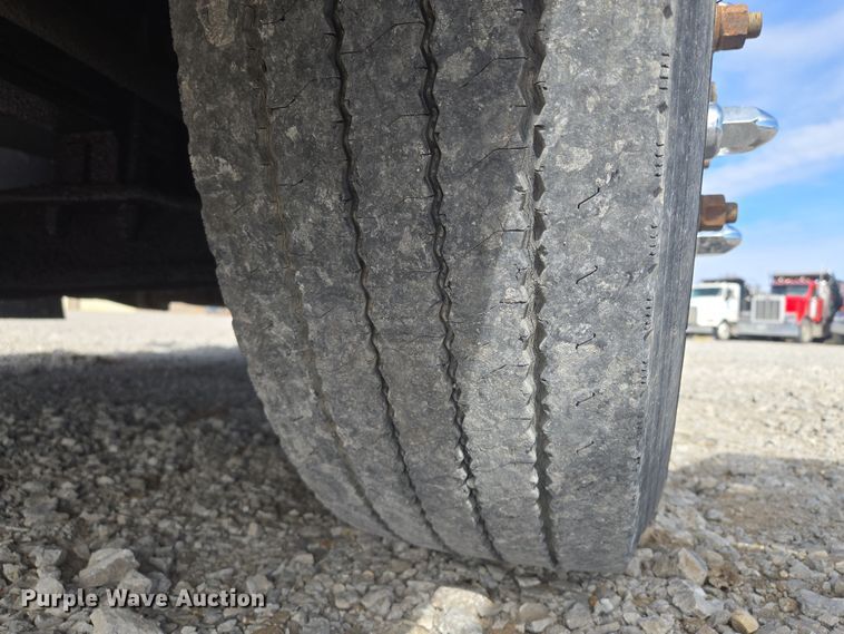 image for item EQ6895 2007 Kenworth T600 semi truck