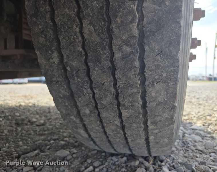 image for item EQ6895 2007 Kenworth T600 semi truck