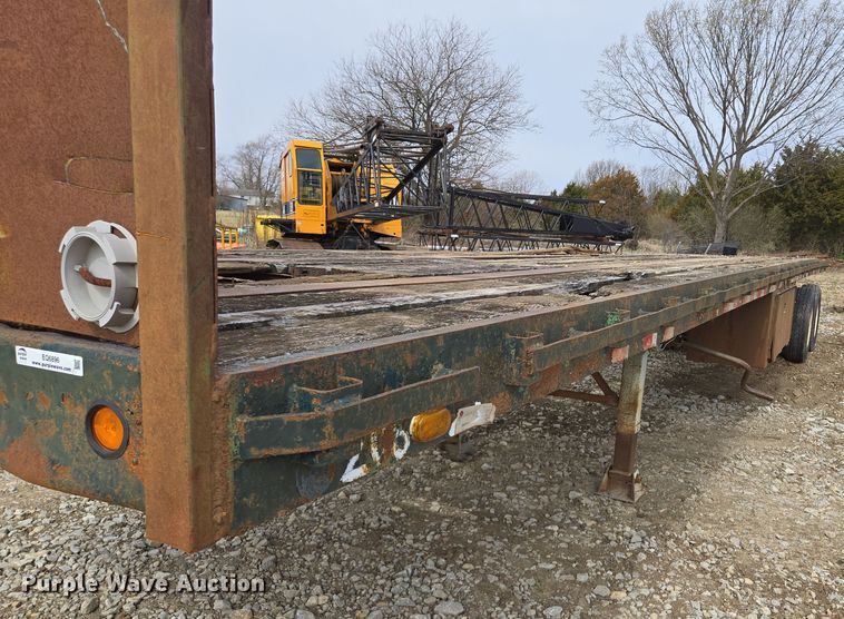 image for item EQ6896 1974 Flatbed trailer