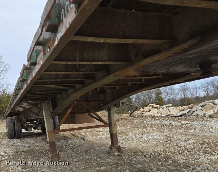 image for item EQ6896 1974 Flatbed trailer