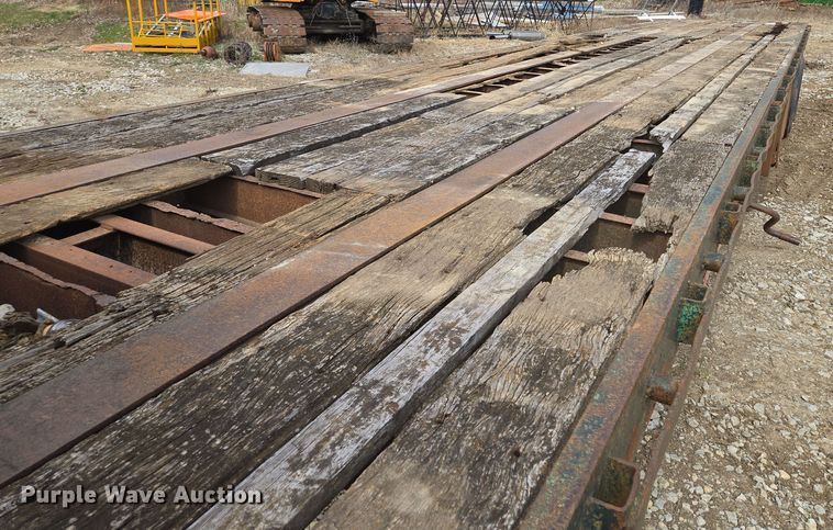 image for item EQ6896 1974 Flatbed trailer