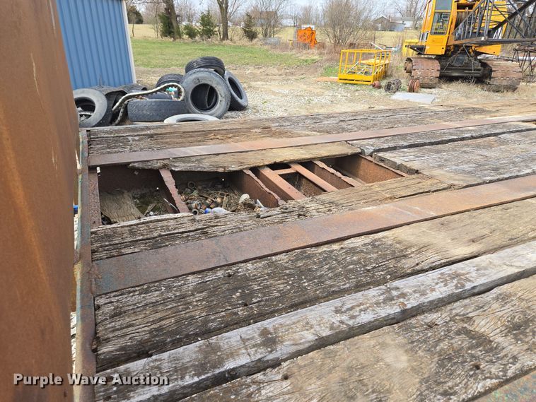 image for item EQ6896 1974 Flatbed trailer