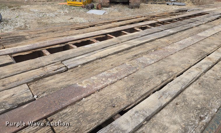 image for item EQ6896 1974 Flatbed trailer