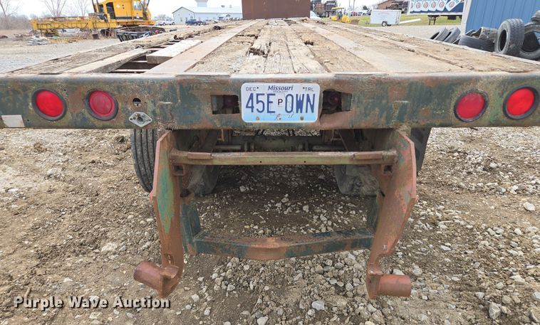image for item EQ6896 1974 Flatbed trailer
