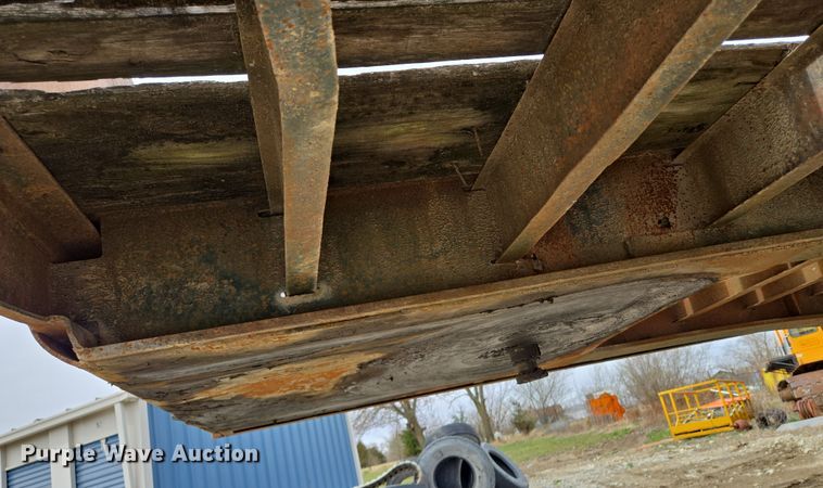 image for item EQ6896 1974 Flatbed trailer