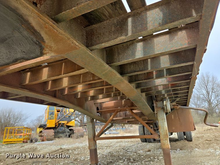 image for item EQ6896 1974 Flatbed trailer