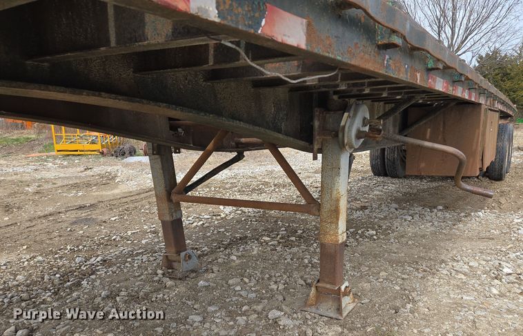 image for item EQ6896 1974 Flatbed trailer