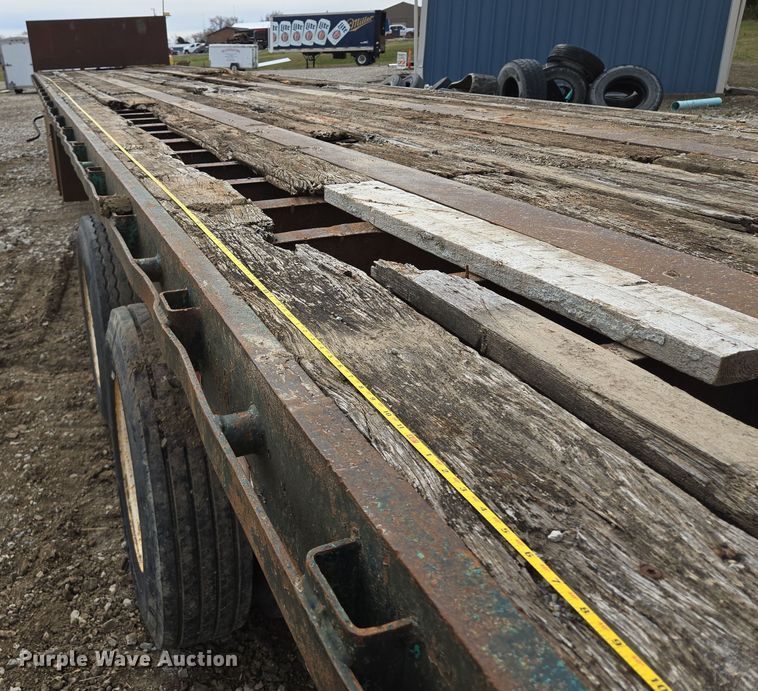 image for item EQ6896 1974 Flatbed trailer