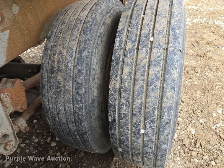 image for item EQ6896 1974 Flatbed trailer