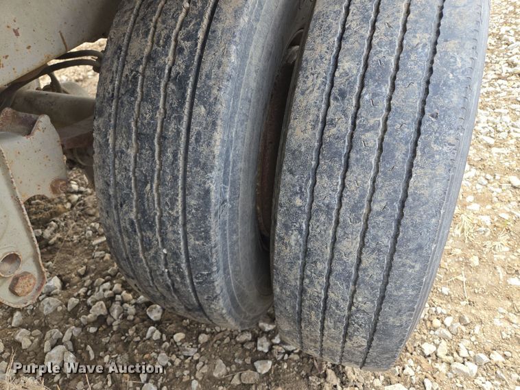 image for item EQ6896 1974 Flatbed trailer