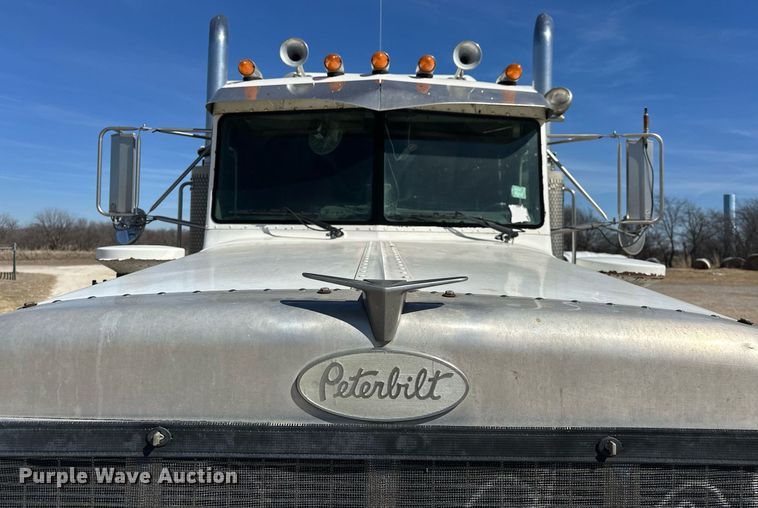image for item ER1054 1998 Peterbilt 379 semi truck