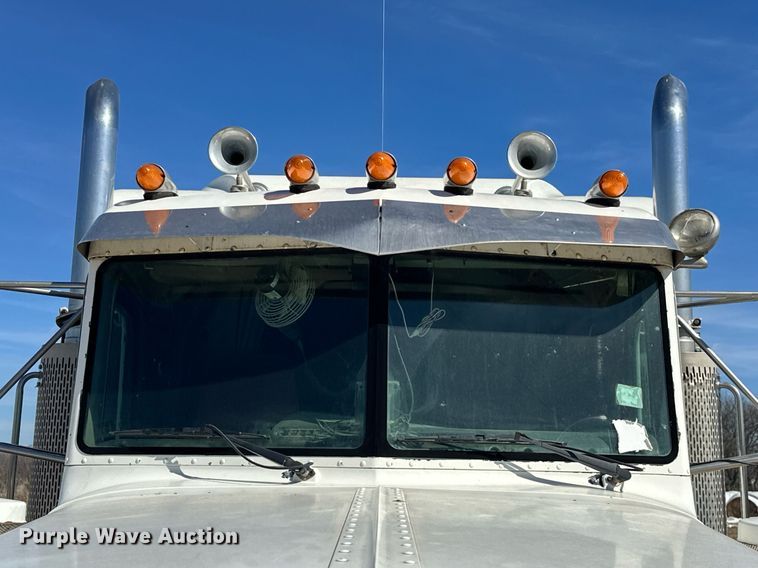 image for item ER1054 1998 Peterbilt 379 semi truck