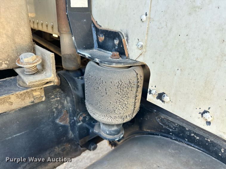 image for item ER1054 1998 Peterbilt 379 semi truck