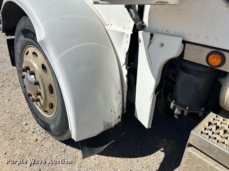 image for item ER1054 1998 Peterbilt 379 semi truck