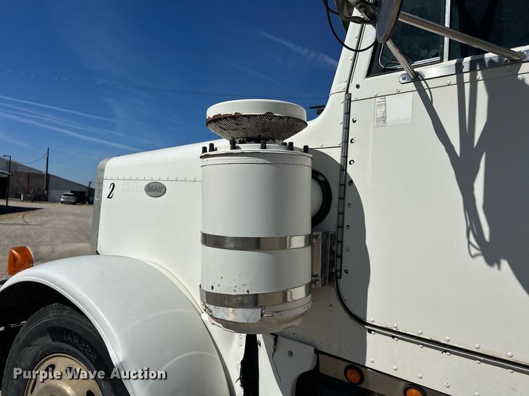 image for item ER1054 1998 Peterbilt 379 semi truck
